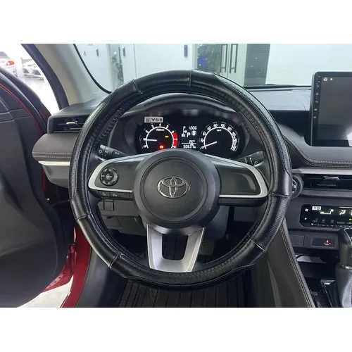 Toyota Yaris E 2024 Rojo Caracas