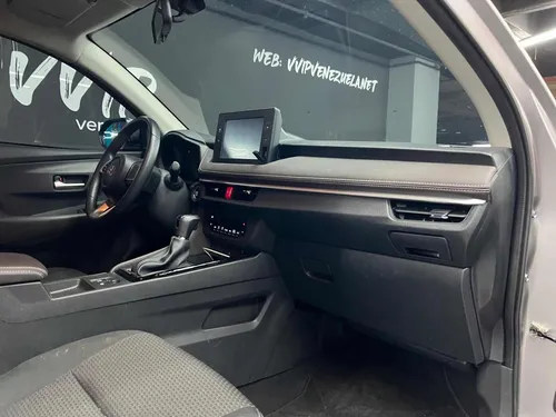Toyota Yaris E 2023 Gris Caracas