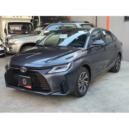 Toyota Yaris E 2025 Gris Caracas