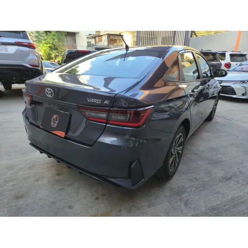 Toyota Yaris E 2025 Gris Caracas