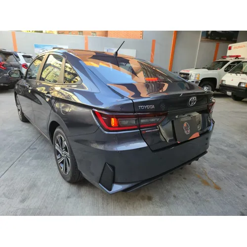 Toyota Yaris E 2025 Gris Caracas