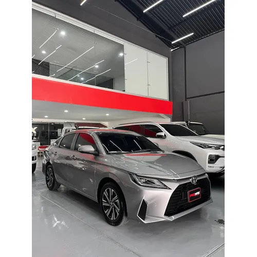 Toyota Yaris E 2025 Gris Caracas