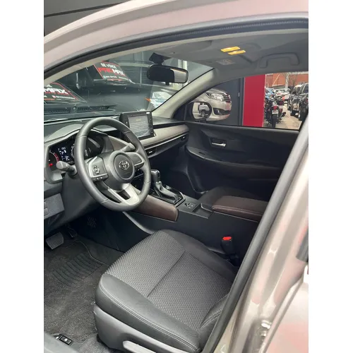 Toyota Yaris E 2025 Gris Caracas