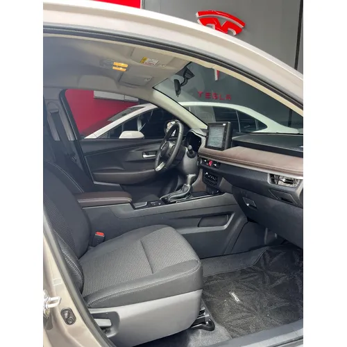 Toyota Yaris E 2025 Gris Caracas