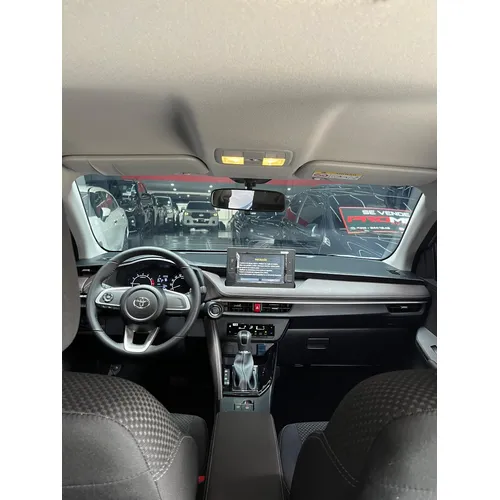 Toyota Yaris E 2025 Gris Caracas