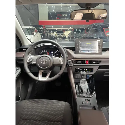 Toyota Yaris E 2025 Gris Caracas