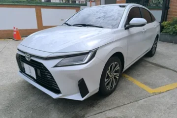 Toyota Yaris E Blanco Perlado