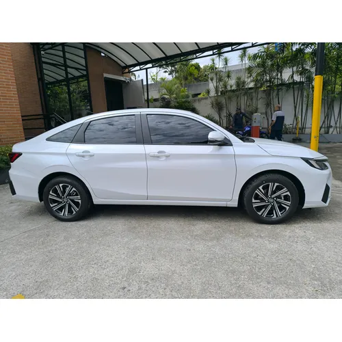 Toyota Yaris E 2025 Blanco Caracas