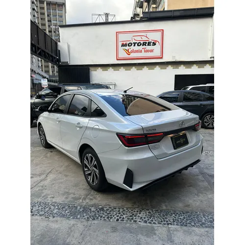 Toyota Yaris E 2024 Blanco Caracas