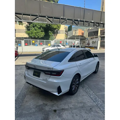 Toyota Yaris E 2024 Blanco Caracas