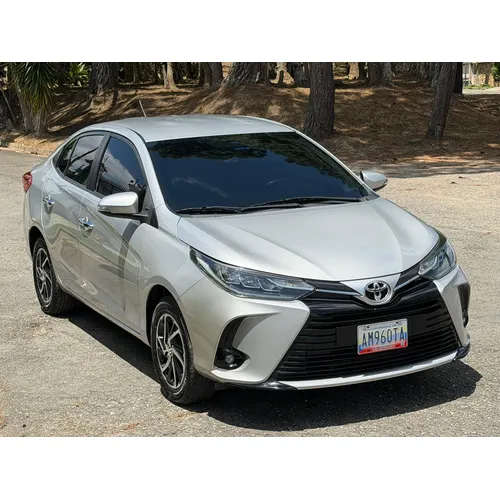 Toyota Yaris G 2021 Plateado Caracas