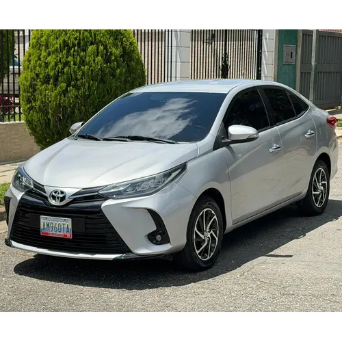 Toyota Yaris G 2021 Plateado Caracas