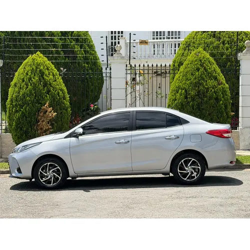 Toyota Yaris G 2021 Plateado Caracas
