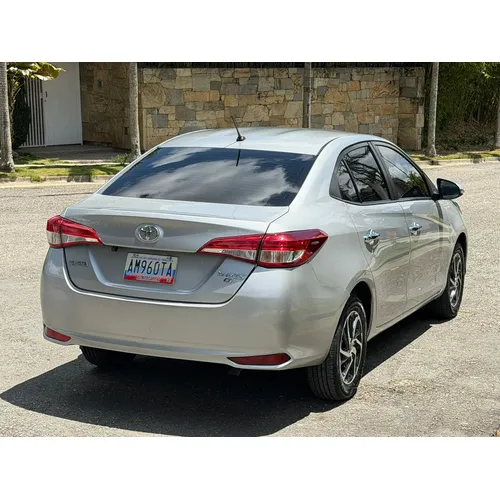 Toyota Yaris G 2021 Plateado Caracas