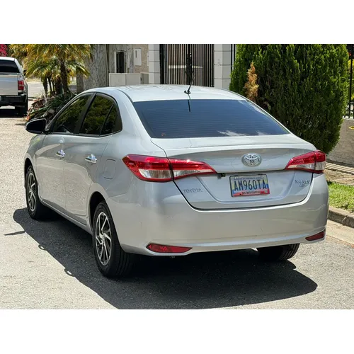 Toyota Yaris G 2021 Plateado Caracas