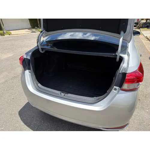 Toyota Yaris G 2021 Plateado Caracas