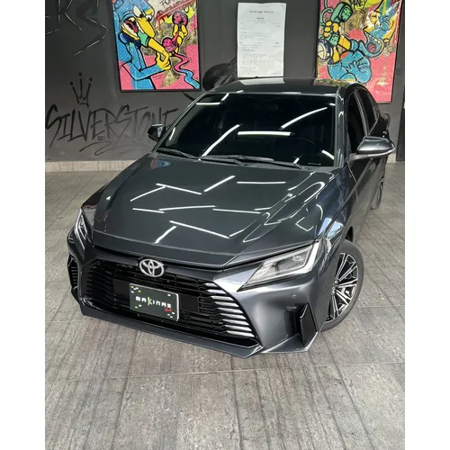 Toyota Yaris G 2024 Gris Caracas