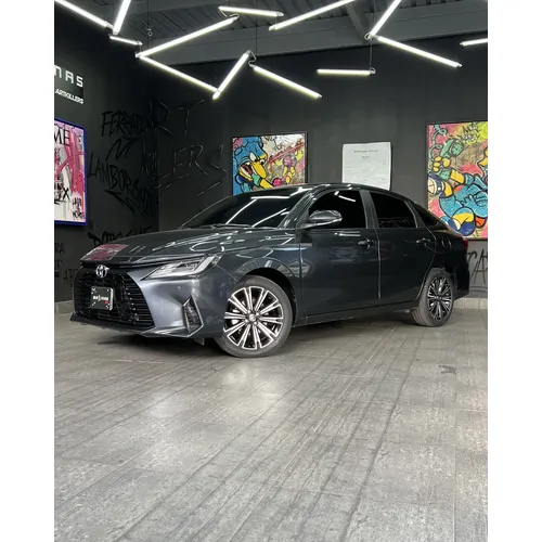 Toyota Yaris G 2024 Gris Caracas