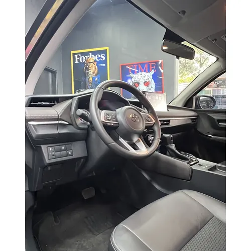 Toyota Yaris G 2024 Gris Caracas