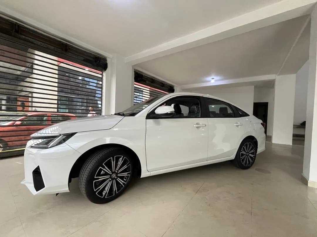 Toyota Yaris G 2024 Blanco