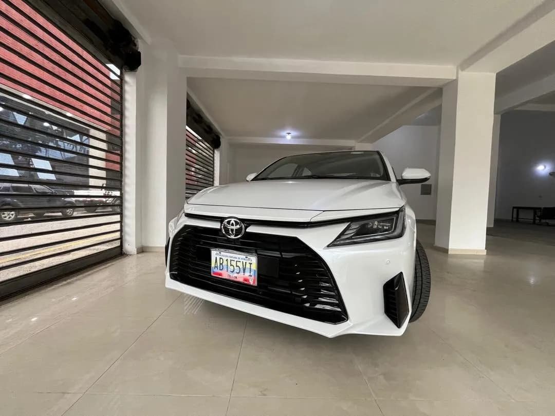 Toyota Yaris G 2024 Blanco