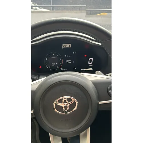 Toyota Yaris G 2025 Gris Los Teques