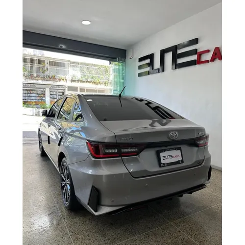 Toyota Yaris G 2025 Gris Caracas