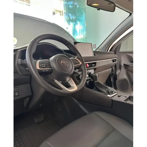 Toyota Yaris G 2025 Gris Caracas