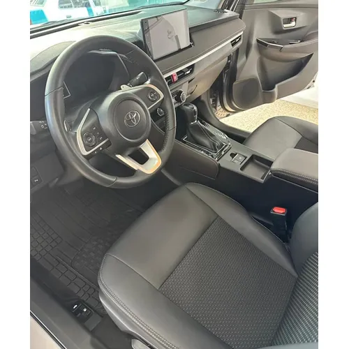 Toyota Yaris G 2025 Gris Caracas