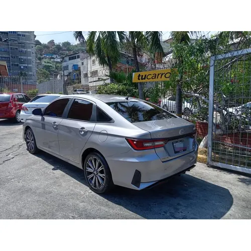 Toyota Yaris G 2025 Plateado