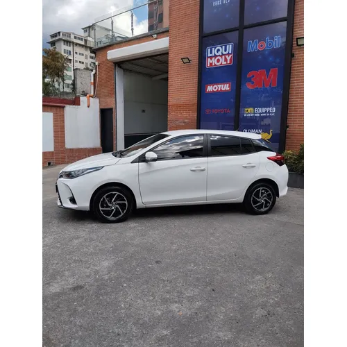 Toyota Yaris 2021 Blanco Caracas