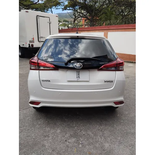 Toyota Yaris 2021 Blanco Caracas