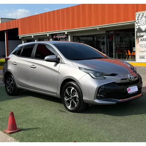Toyota yaris S 2023 Gris Lechería