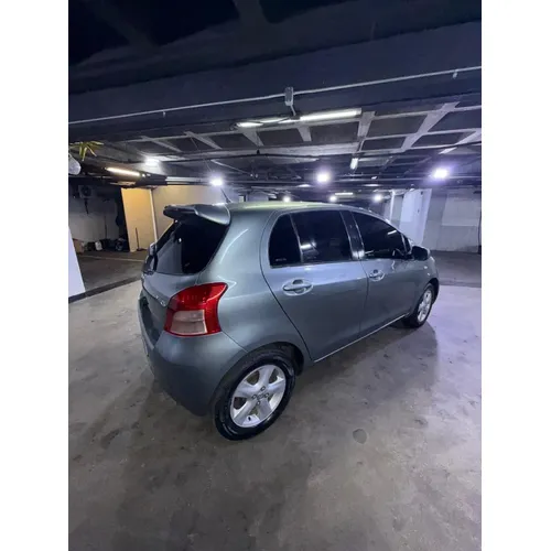 Toyota Yaris 2006 Plateado Caracas