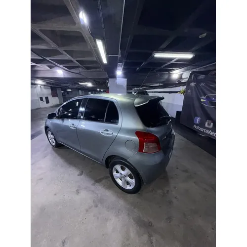 Toyota Yaris 2006 Plateado Caracas