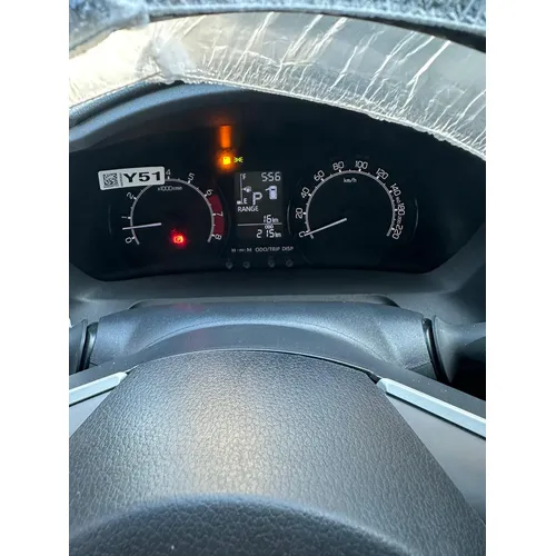 Toyota Yaris E 2026 Gris Caracas