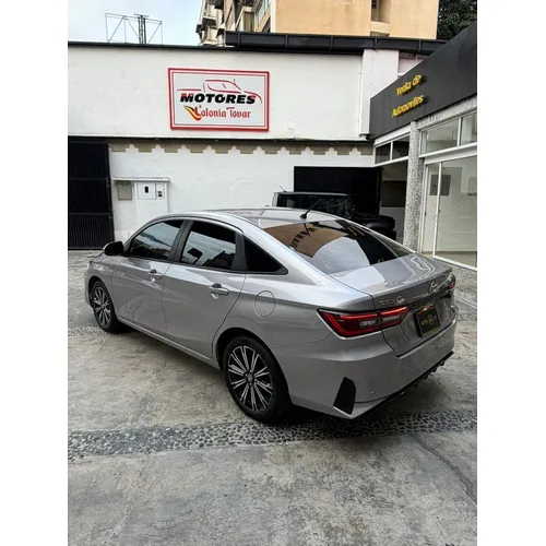 Toyota Yaris G 2023 Plateado Caracas