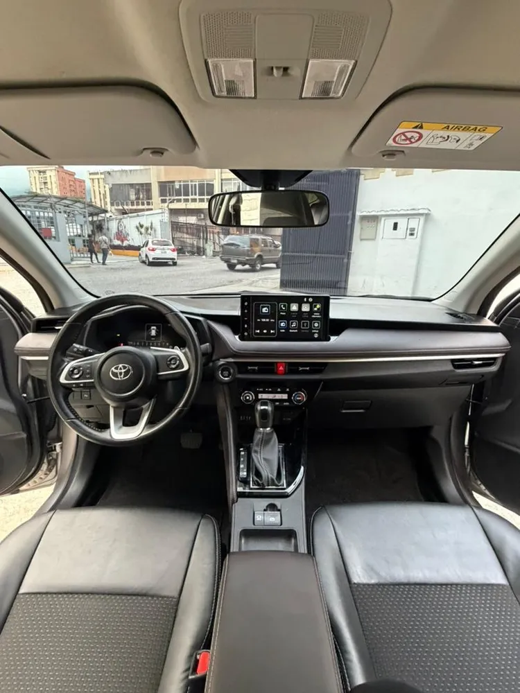 Toyota Yaris G 2023 Plateado Caracas