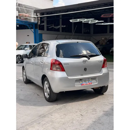 Toyota Yaris 2008 Plateado Caracas