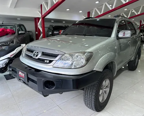 Toyotq Fortuner Sr5