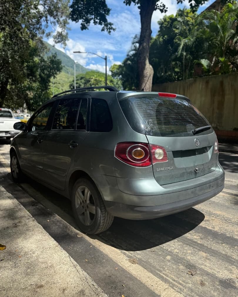 Volkswagen Spacefox 2010 Plateado Caracas