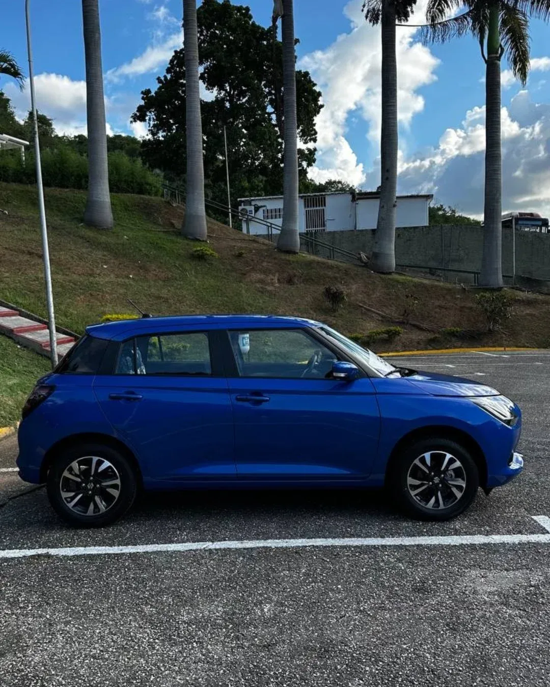 Suzuki 2025 Azul Caracas