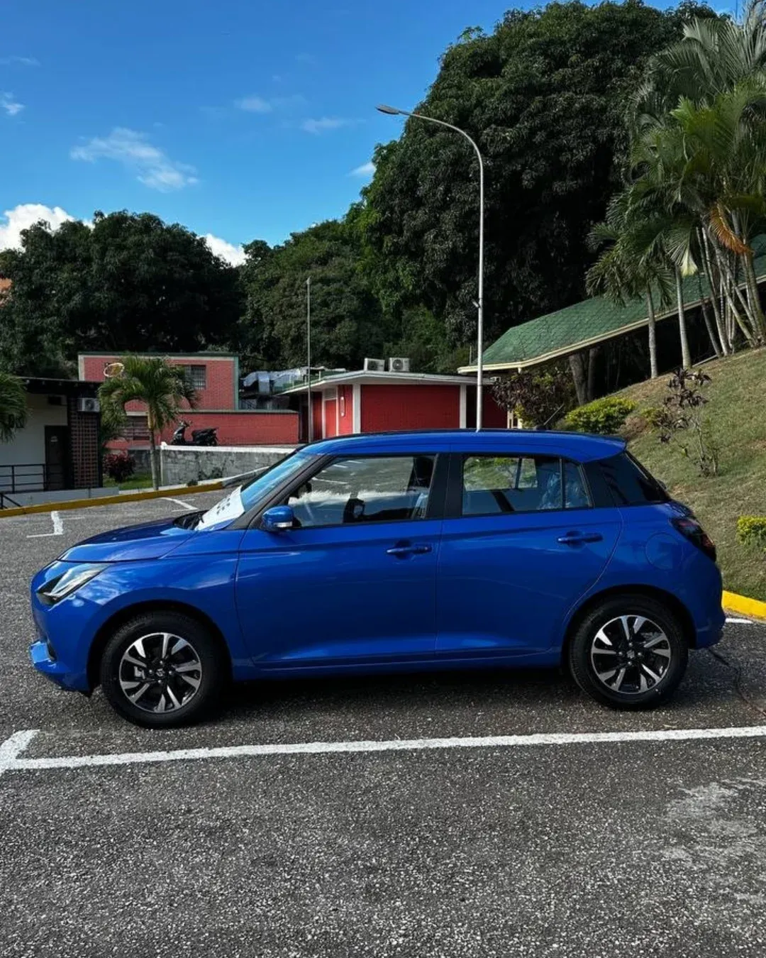 Suzuki 2025 Azul Caracas