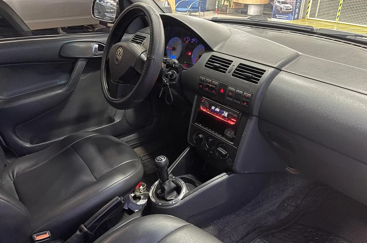Volkswagen Gol Sedán 2005 Plateado