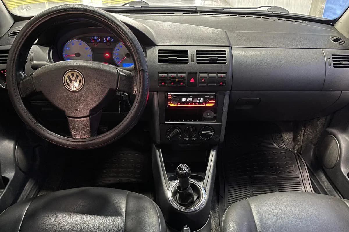 Volkswagen Gol Sedán 2005 Plateado
