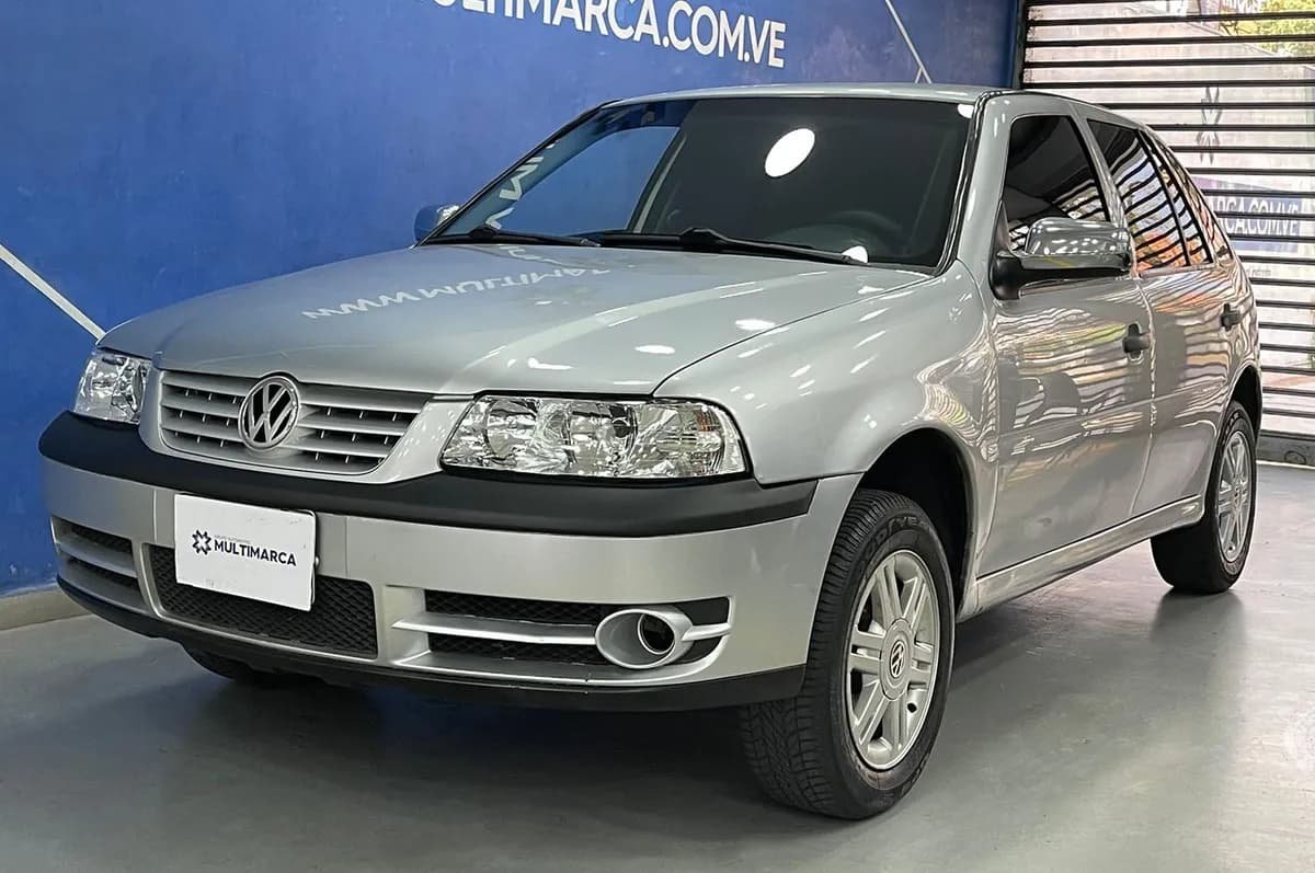 Volkswagen Gol Sedán 2005 Plateado
