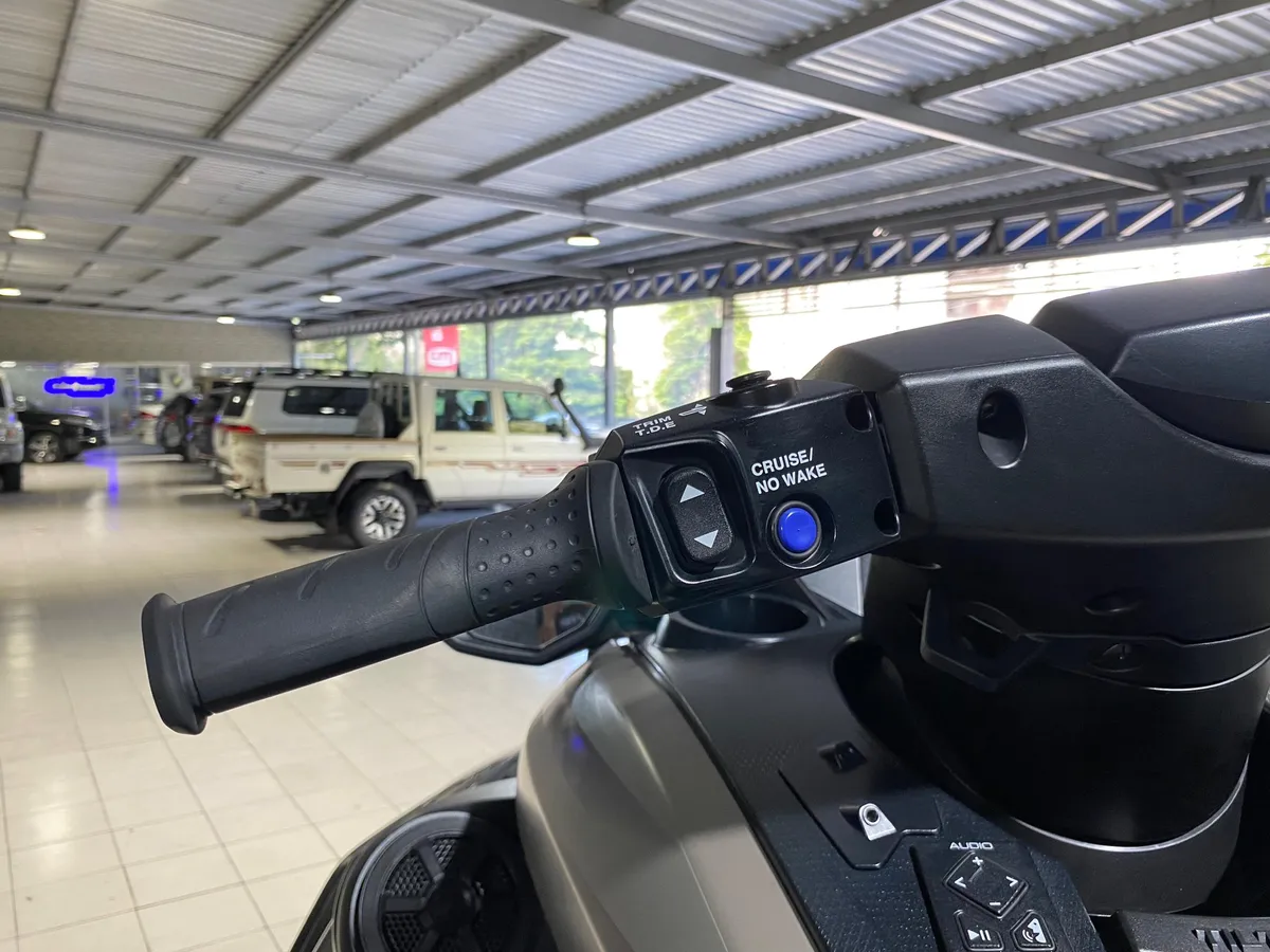 Yamaha FX1800-Y 2023 Gris Caracas