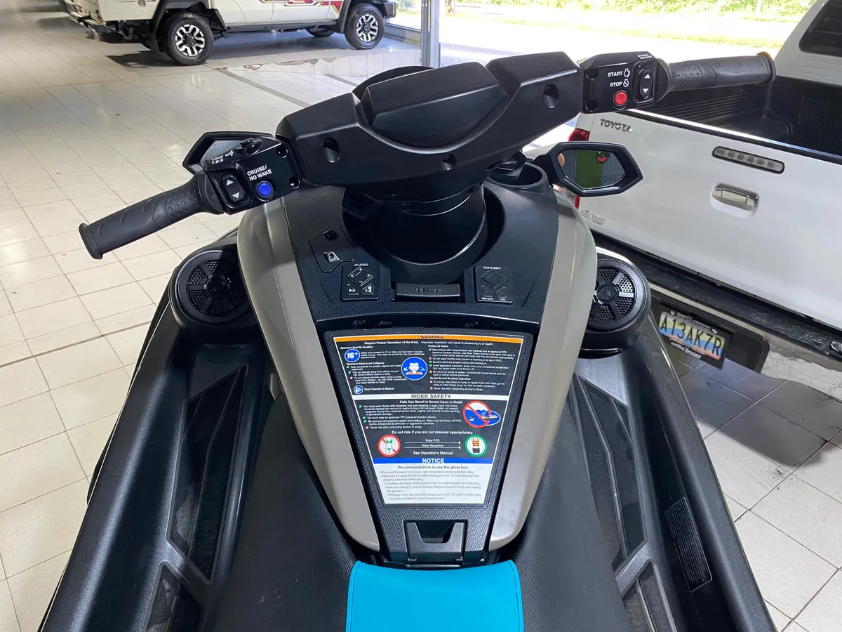 Yamaha FX1800-Y 2023 Gris Caracas