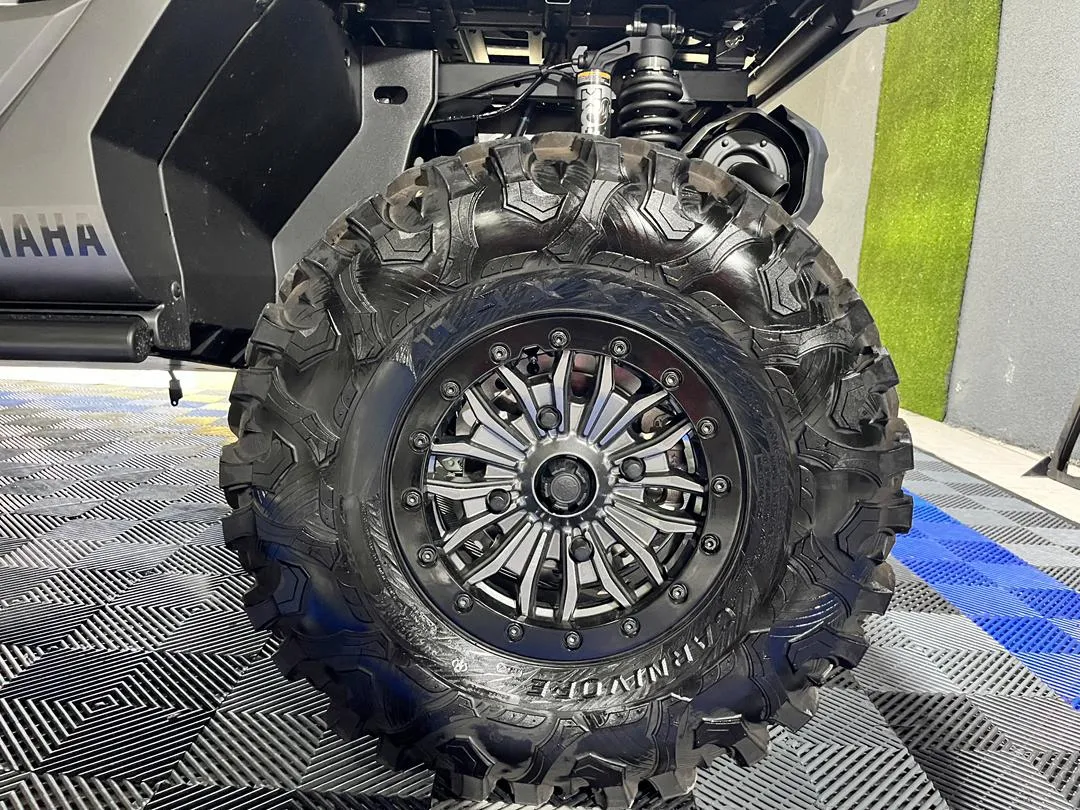 Yamaha R-max Wolverine 2025 negro3