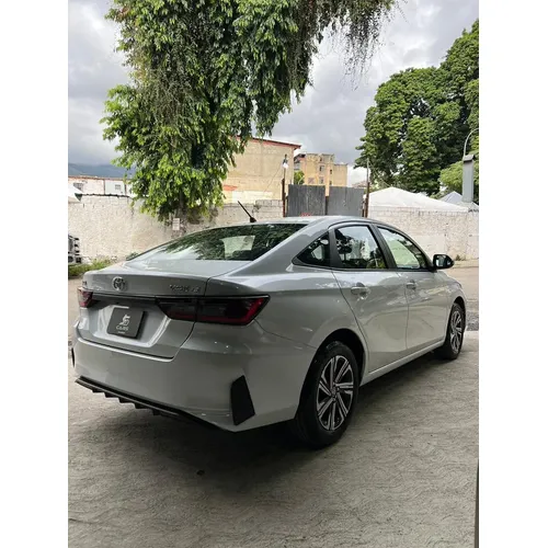 Toyota Yaris E 2026 Blanco Puerto Ordaz